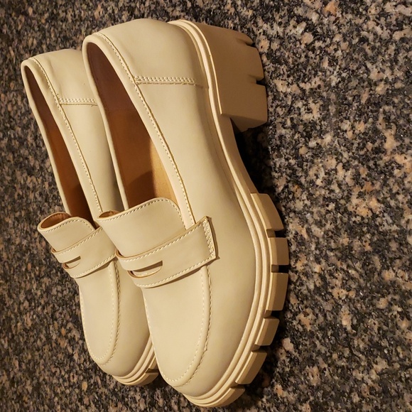 Sincerely Jules Platform Shoe - Picture 3 of 11